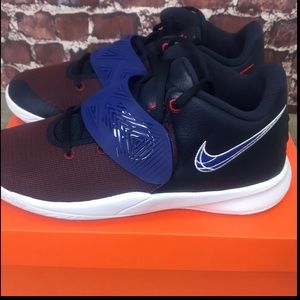 Kyrie Flytrap GS 5.5y